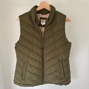 GAP Quilted Olive Vest Large